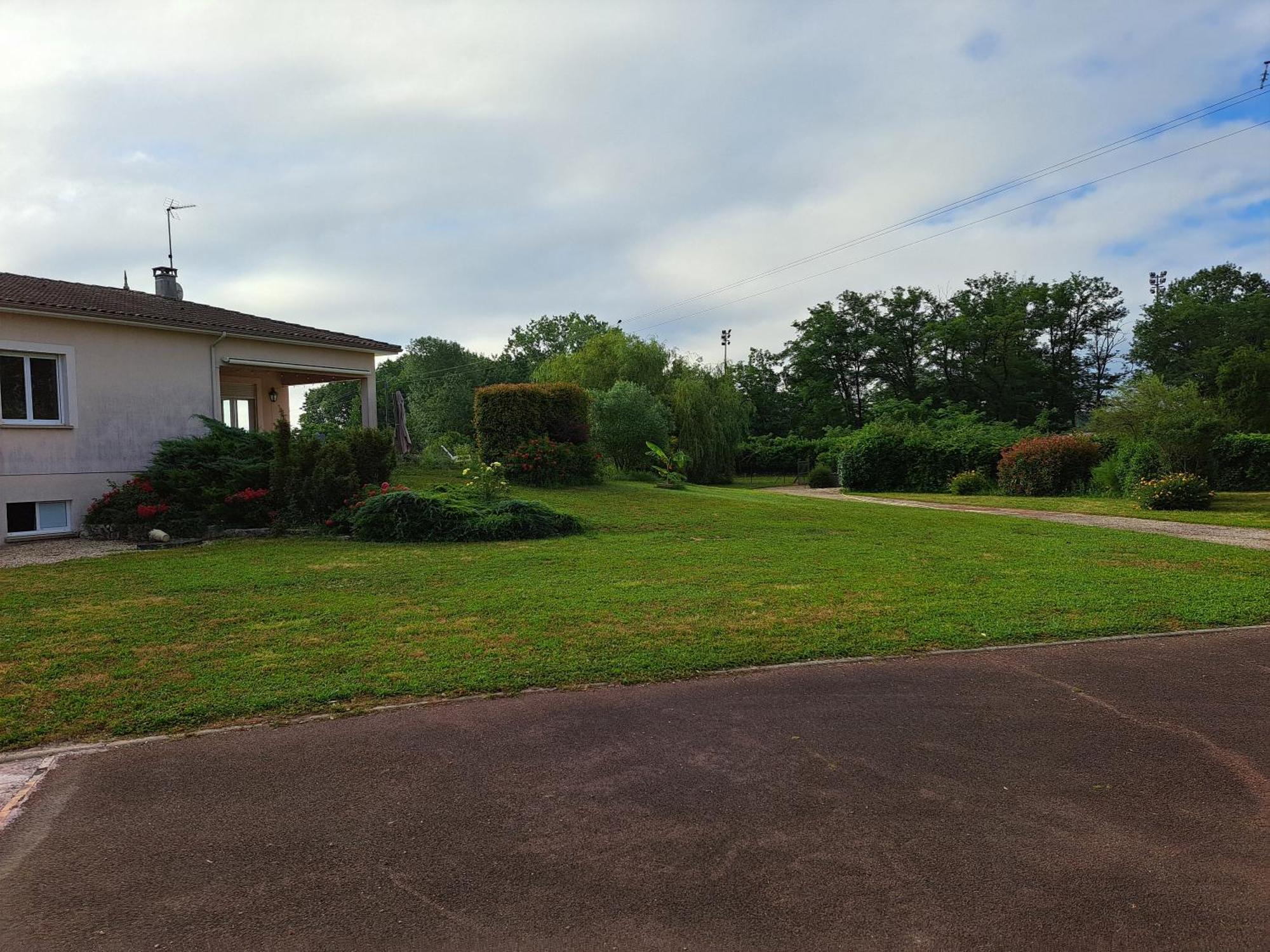 فيلا A La Source Saint-Medard-de-Guizieres المظهر الخارجي الصورة